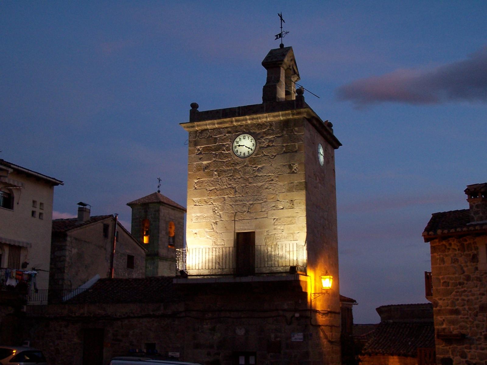 torre_del_reloj_y_de_la_iglesia_piedralaves